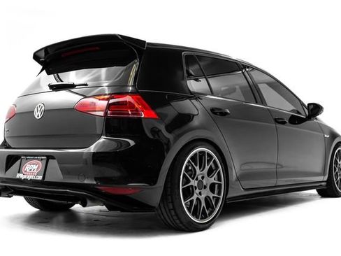 Used 2017 Volkswagen GTI SE image 4