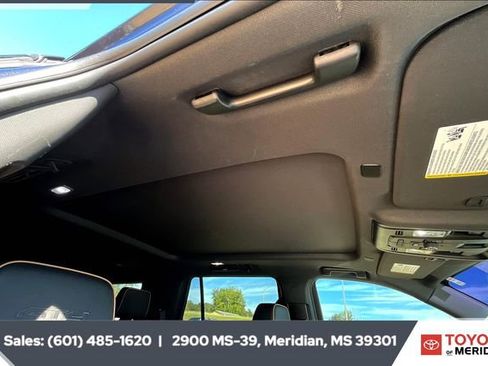 Used 2023 GMC Yukon AT4 w/ AT4 Premium Package image 15