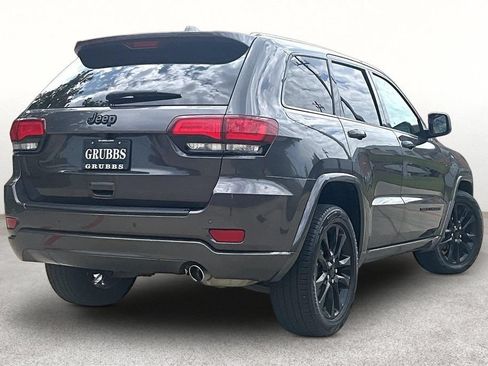 Used 2021 Jeep Grand Cherokee Laredo X RWD image 2