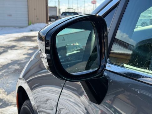 Used 2025 Chrysler Pacifica Select FWD image 39