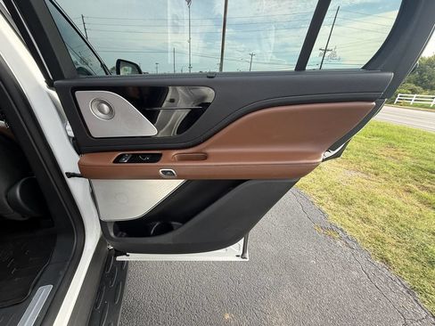 Used 2021 Lincoln Aviator Reserve w/ Equipment Group 208A AWD/4WD image 21