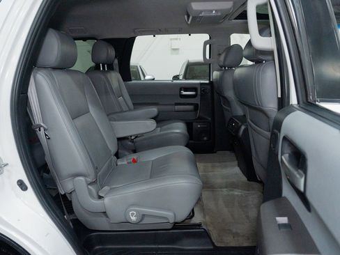 Used 2010 Toyota Sequoia Limited image 33