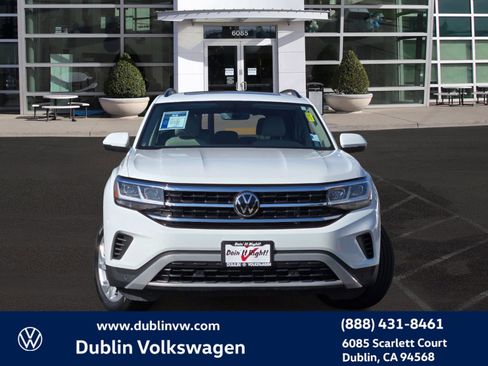 Used 2023 Volkswagen Atlas SE w/ Panoramic Sunroof Package FWD image 2