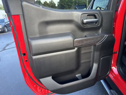 Used 2021 Chevrolet Silverado 1500 Custom Trail Boss w/ Safety Confidence Package AWD/4WD image 7