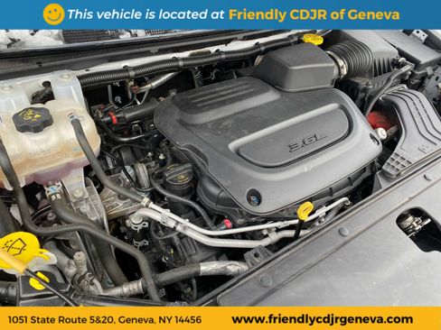 Used 2024 Chrysler Pacifica Touring-L image 24