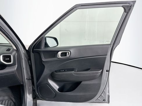 Used 2021 Hyundai Venue SE FWD image 29
