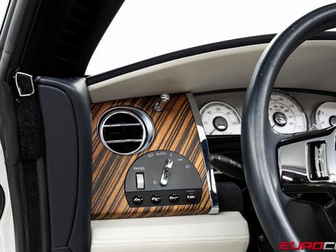 Used 2016 Rolls-Royce Dawn image 26