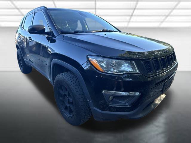 Used 2018 Jeep Compass Latitude w/ Popular Equipment Group AWD/4WD image 1