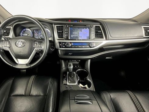 Used 2018 Toyota Highlander SE image 8