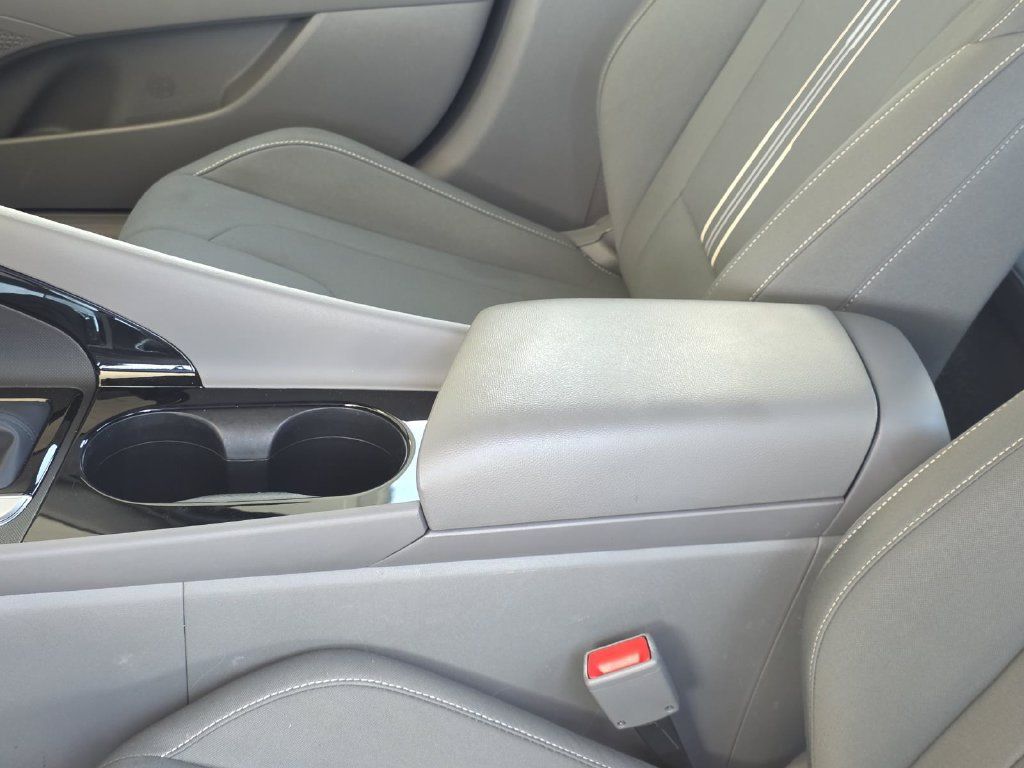 Used 2023 Hyundai Elantra SEL w/ Convenience Package FWD image 8