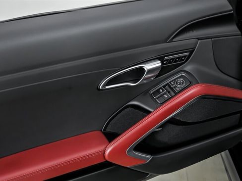 Used 2018 Porsche 718 Boxster S RWD image 13