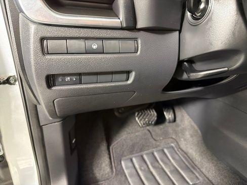 Used 2023 Nissan Rogue SV image 14