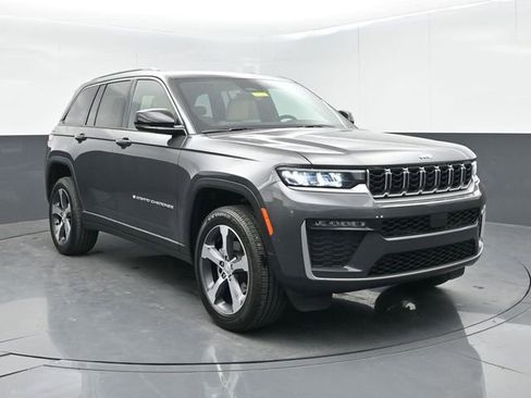 New 2026 Jeep Grand Cherokee Limited RWD image 1