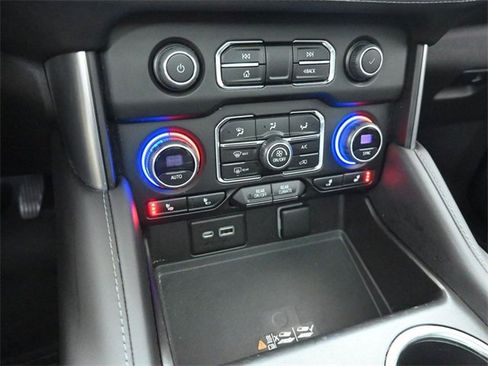 Used 2023 Chevrolet Suburban Z71 w/ Luxury Package image 34