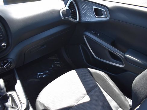 Used 2024 Kia Soul LX w/ Option Group 015 FWD image 19