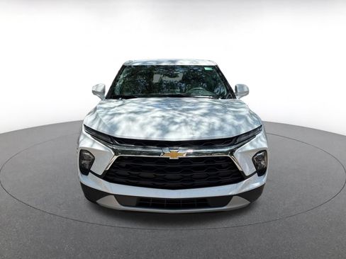 Used 2025 Chevrolet Blazer LT FWD image 2