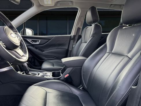 Used 2023 Subaru Forester Touring image 2