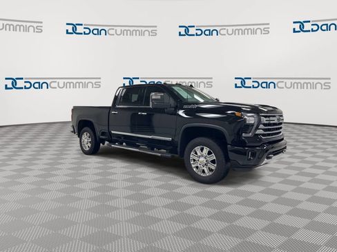 Used 2026 Chevrolet Silverado 2500 High Country w/ High Country Premium Package AWD/4WD image 2