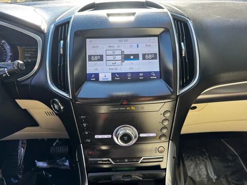 Used 2020 Ford Edge Titanium image 17
