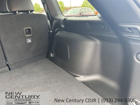 Used 2025 Jeep Grand Cherokee Limited w/ Luxury Tech Group II AWD/4WD image 14
