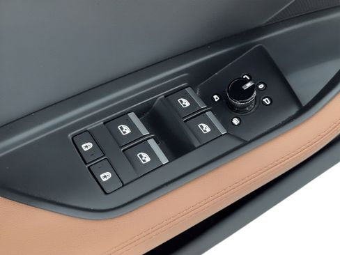 Used 2023 Audi e-tron Premium w/ Convenience Plus Package image 15