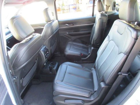 Used 2023 Jeep Grand Cherokee L Limited w/ Trailer Tow Group (B) image 32