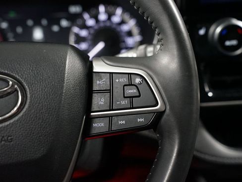 Used 2024 Toyota Highlander XLE image 13