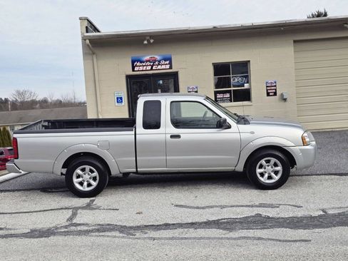 Used 2004 Nissan Frontier XE w/ (VTP) Value Truck Pkg image 3