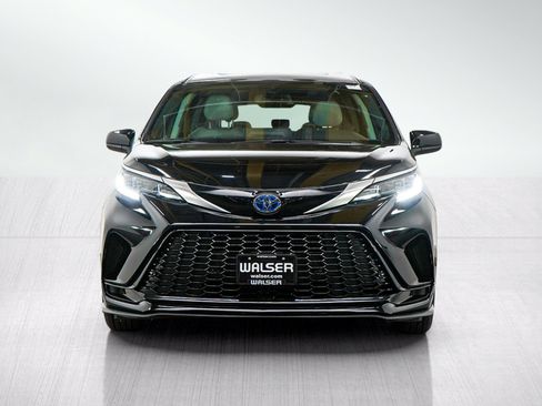 Used 2023 Toyota Sienna XSE AWD/4WD image 8