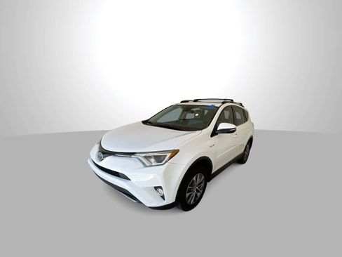 Used 2017 Toyota RAV4 XLE w/ Convenience Package AWD/4WD image 4