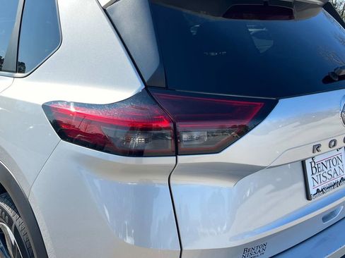 Certified 2024 Nissan Rogue SV image 17