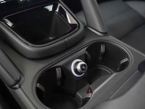 Certified 2025 Porsche Cayenne image 32