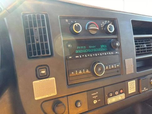 Used 2015 GMC Savana 3500 image 23