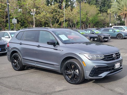 Used 2023 Volkswagen Tiguan SE R-Line FWD image 7
