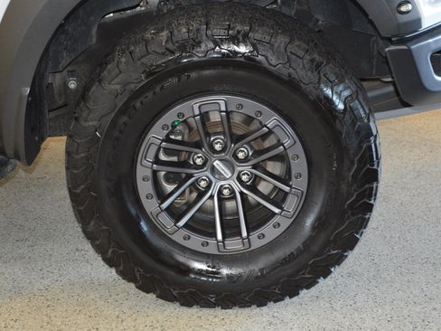 Used 2020 Ford F150 Raptor w/ Equipment Group 802A Luxury AWD/4WD image 9