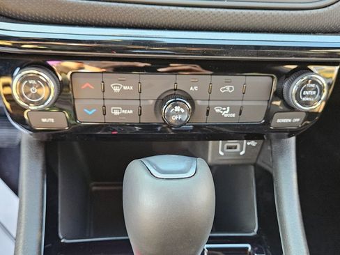 New 2026 Jeep Compass Latitude image 19