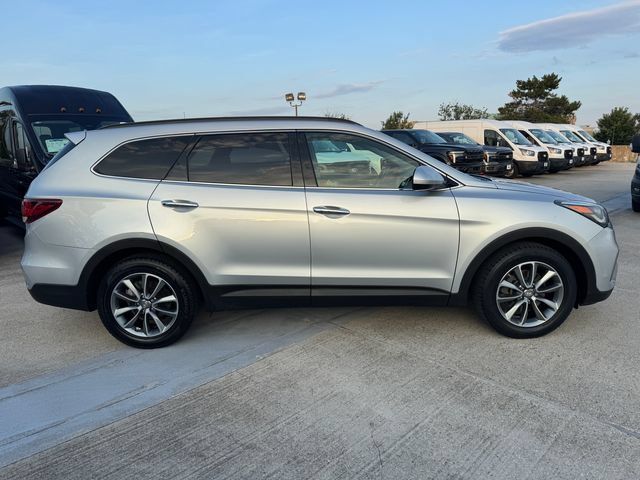 Used 2017 Hyundai Santa Fe SE AWD/4WD image 4