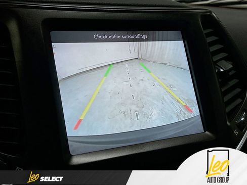 Used 2020 Jeep Cherokee Trailhawk w/ Cold Weather Group image 13