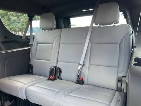 Used 2025 Chevrolet Suburban LT w/ Comfort Package AWD/4WD image 18