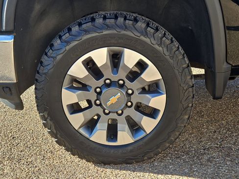 Used 2024 Chevrolet Silverado 2500 LT image 11