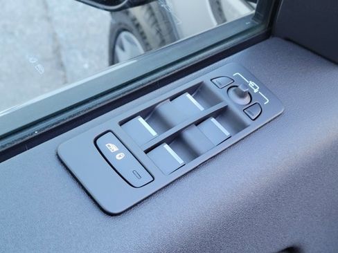 Used 2025 Land Rover Discovery Sport Dynamic SE image 26