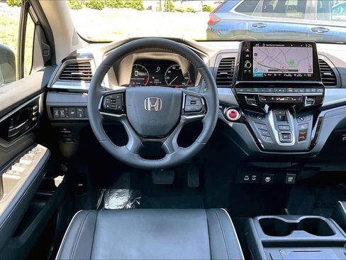 Certified 2025 Honda Odyssey Touring image 6