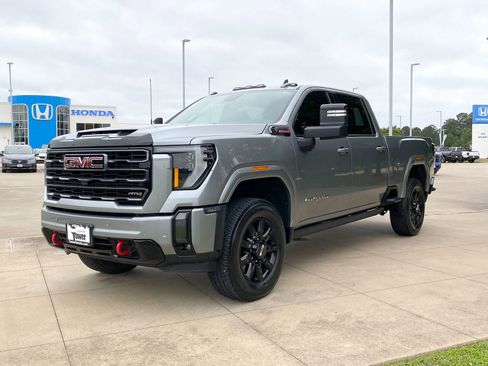 Used 2024 GMC Sierra 2500 AT4 w/ AT4 Premium Plus Package AWD/4WD image 3