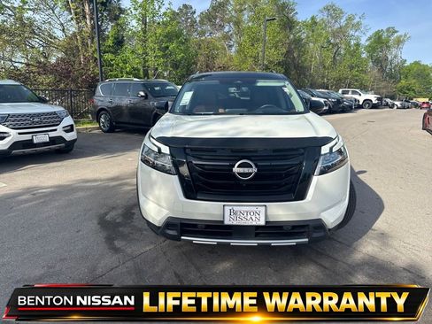 Used 2024 Nissan Pathfinder Platinum w/ Black Appearance Package FWD image 9