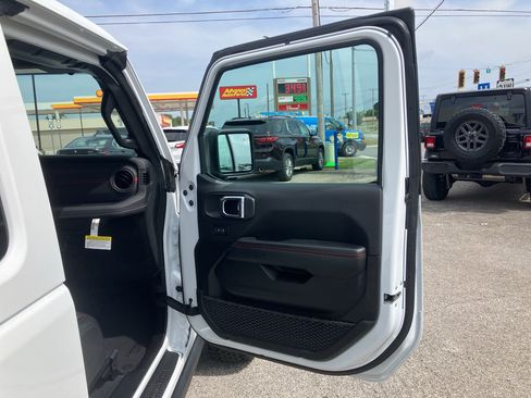 Used 2024 Jeep Wrangler Rubicon AWD/4WD image 19