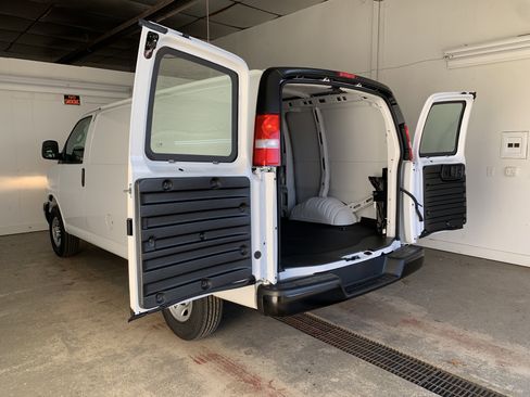 New 2025 Chevrolet Express 2500 image 41