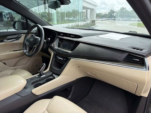 Used 2017 Cadillac XT5 FWD image 19