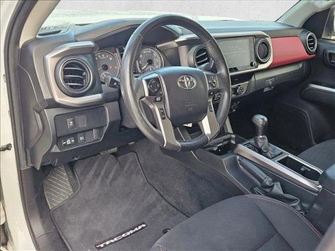 Used 2022 Toyota Tacoma SR5 RWD image 10