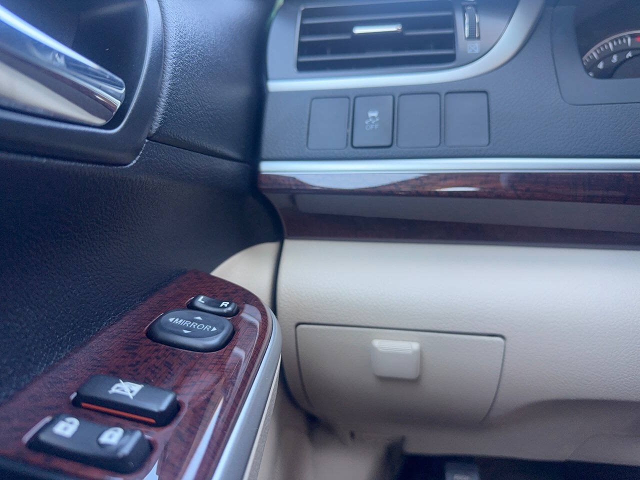 Used 2014 Toyota Camry XLE w/ Leather Package FWD image 34