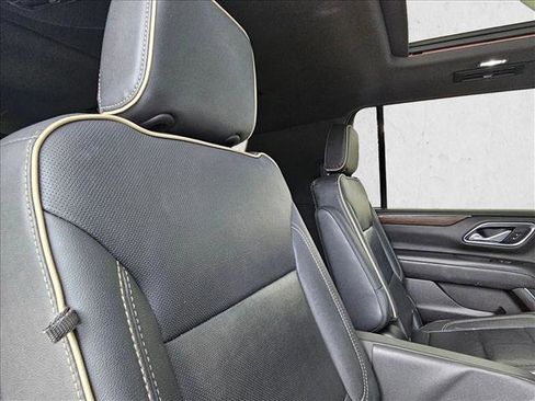 Used 2021 Chevrolet Suburban Premier w/ Premium Package image 21